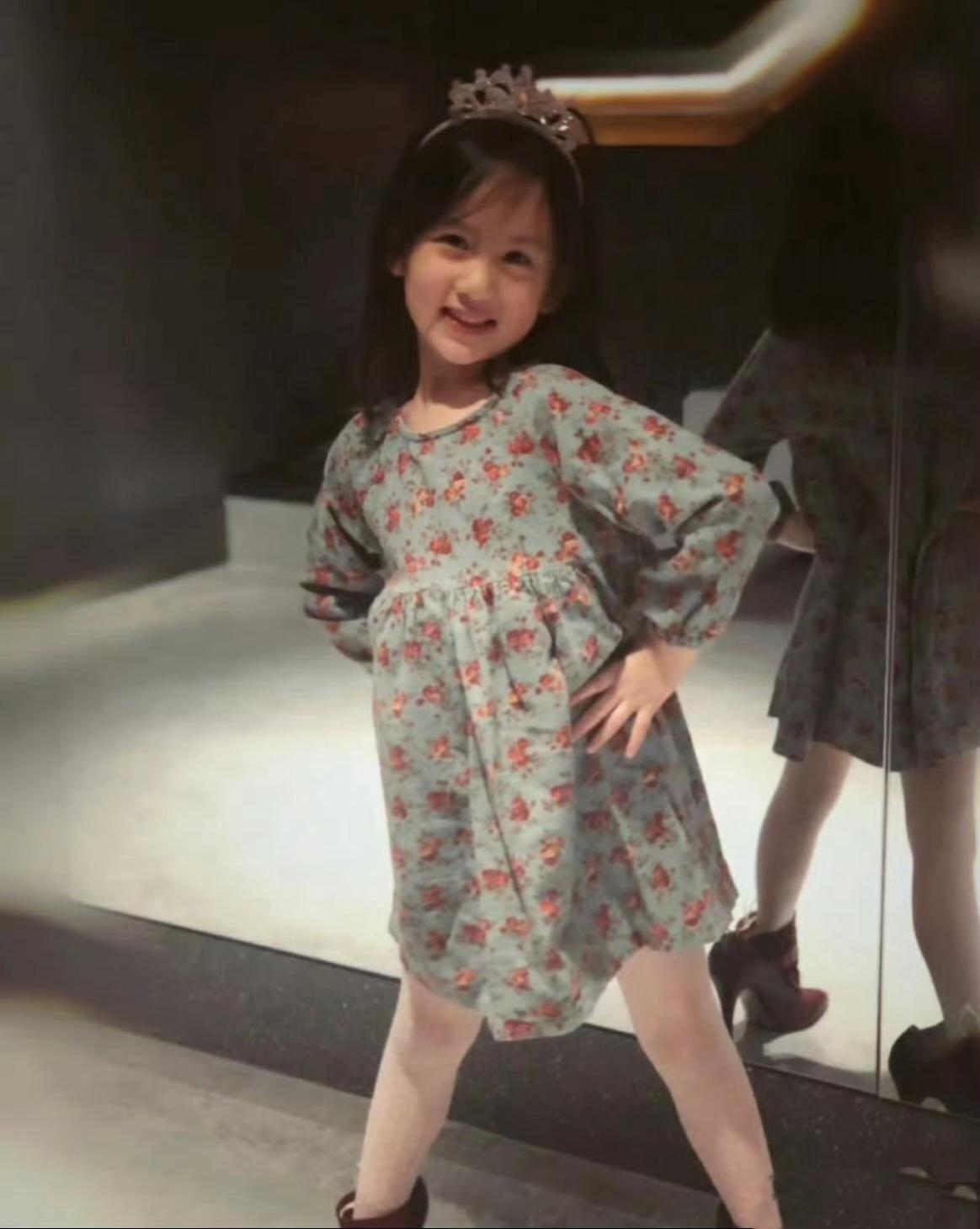 黄磊孙莉二女儿：灵动古怪，颜值之家绽放独特光彩黄磊与孙莉这对娱乐圈的模范夫妻