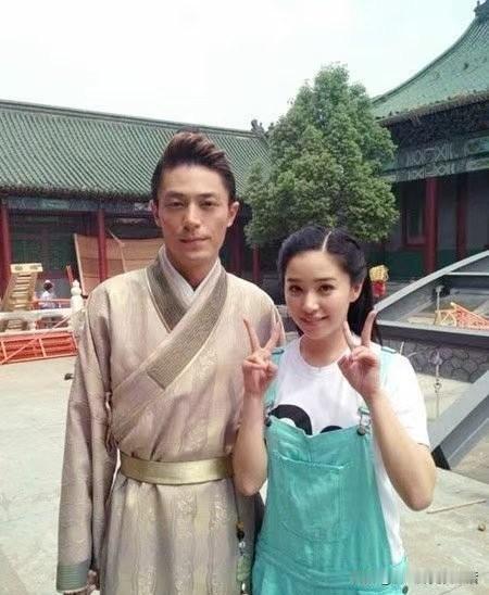 阚清子与霍建华12年的前后合影，引来了网友的回忆杀。2013年，阚清子到霍建华