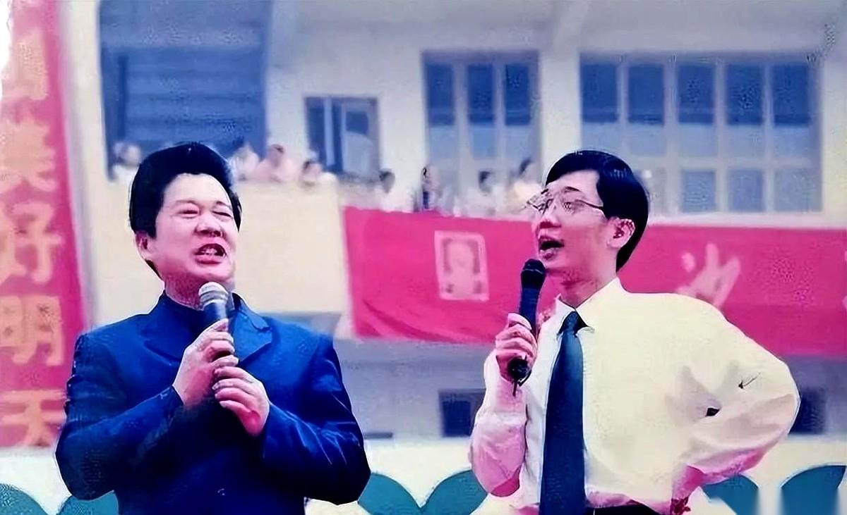 一段关于当年红遍全国的南派相声组合“奇志大兵”决裂的旧事，至今听来依然刺耳。2