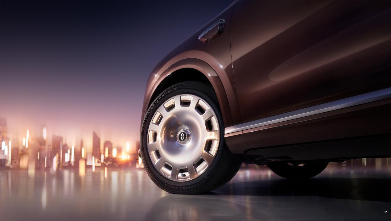 4月13日，全新一代问界M9正式首发亮相，以6颗激光雷达开启智能驾驶新纪元。这款