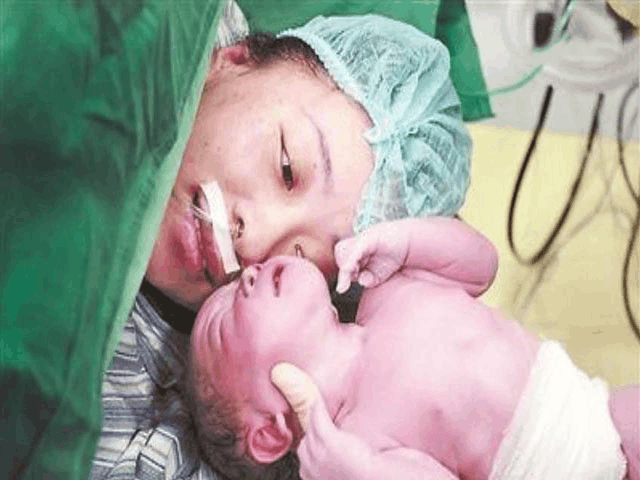 婆婆为了让儿媳生完就能怀二胎, 不同意剖腹产, 孩子出生后却后悔了