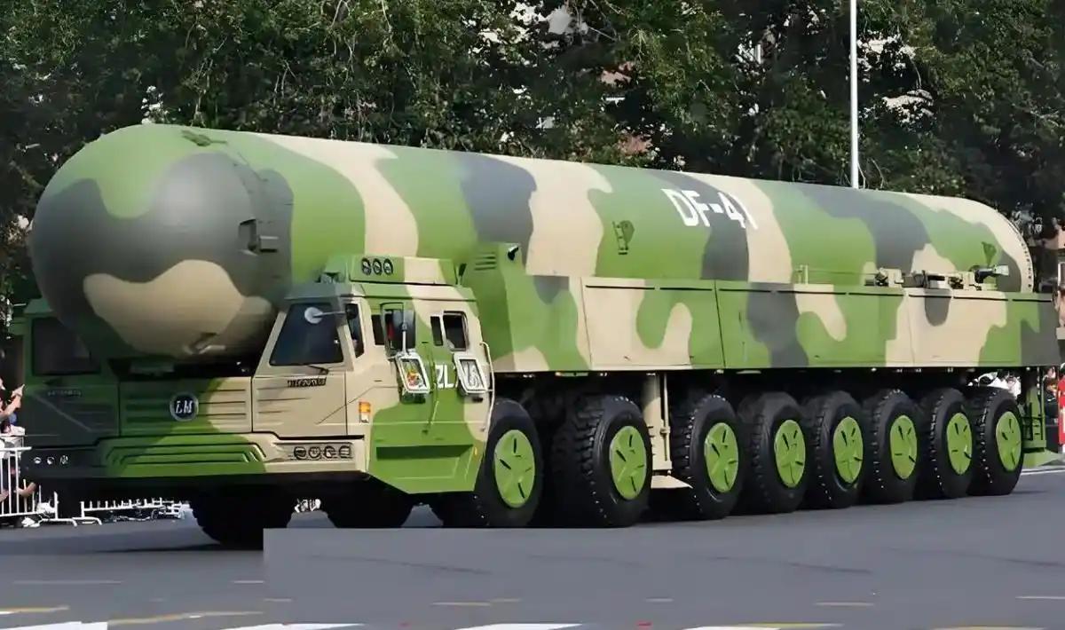 这下，美国完全可以放心了！中国的东风-41、东风21D导弹，以及歼-20战机都是