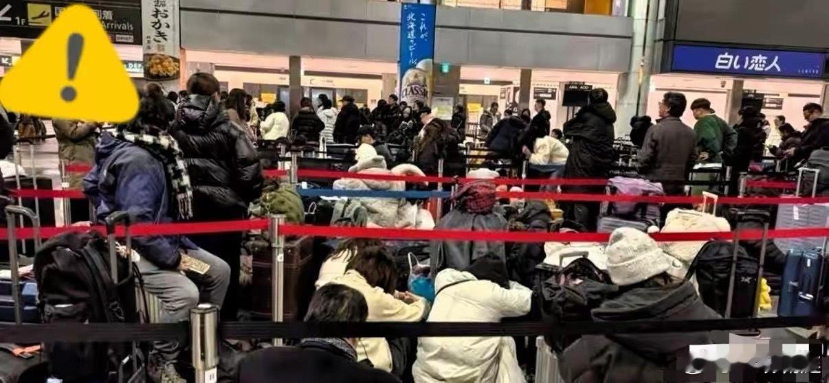 笑不活了！北海道机场哭着要回家的人，之前朋友圈有多嚣张现在就有多打脸！刷到北海道