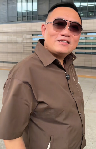今天德云社郑好没有在小剧场演出，而是去了一趟河北，一个叫鸡泽的地方。不是商演，不