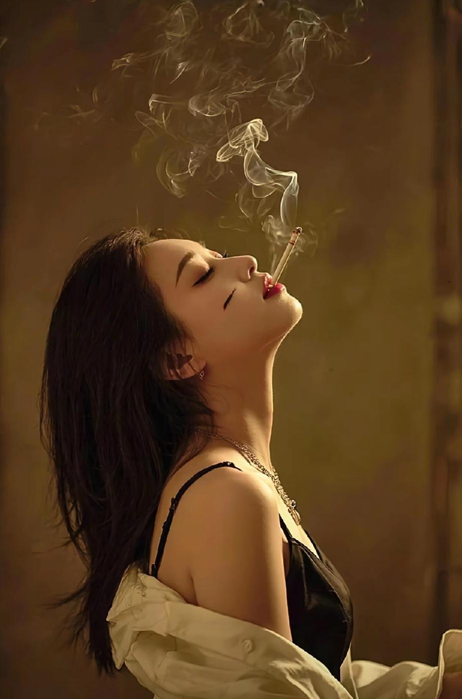 身穿白裤子披着绿衣裳胡子倒着长身体细又长脱了它的裤让你泪汪汪不入你的