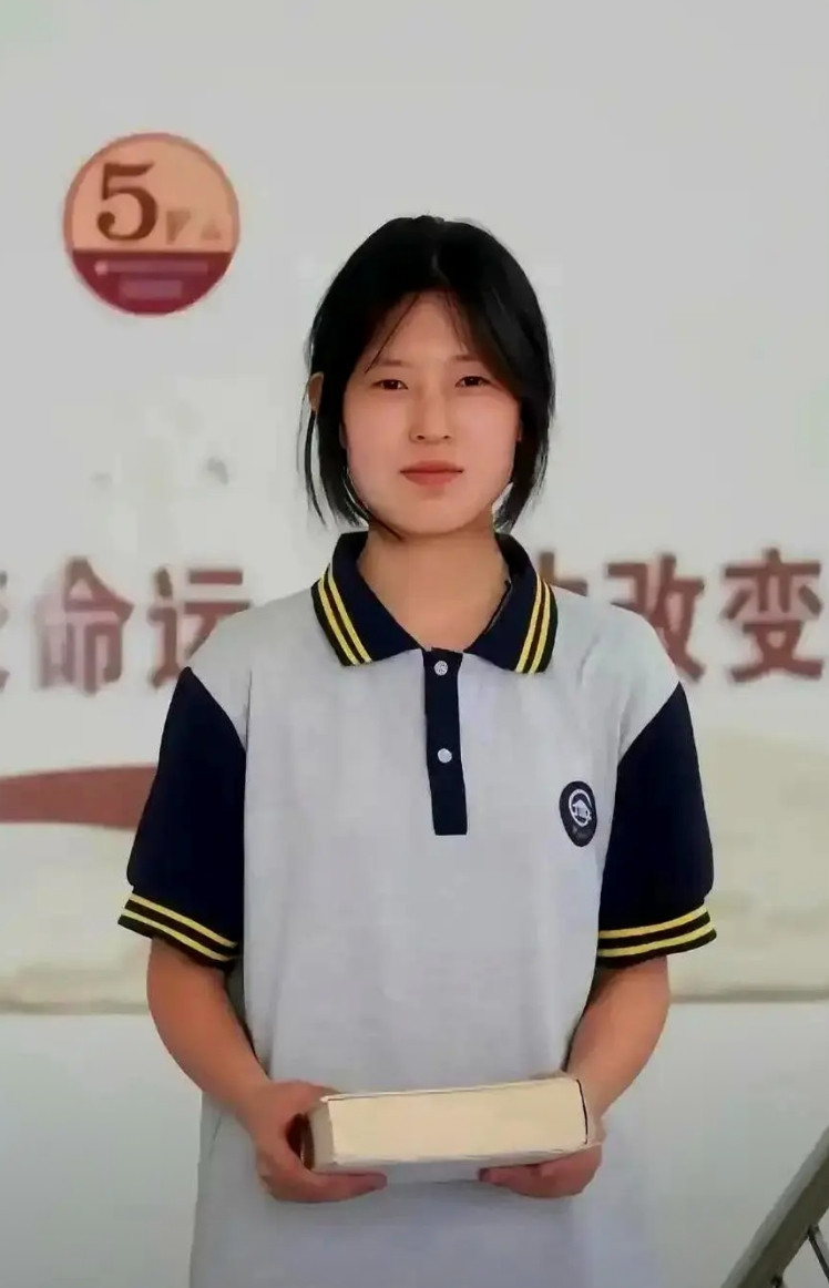 还记得姜萍吗？名噪一时的女学霸，为什么现在销声匿迹了，在互联网时代实属有点匪夷