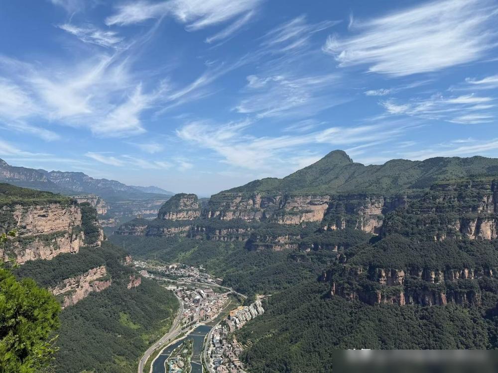 现在隔代亲完全不亲了我儿子是他奶奶带大的，小时候两个人最亲了我前两年还总骂儿