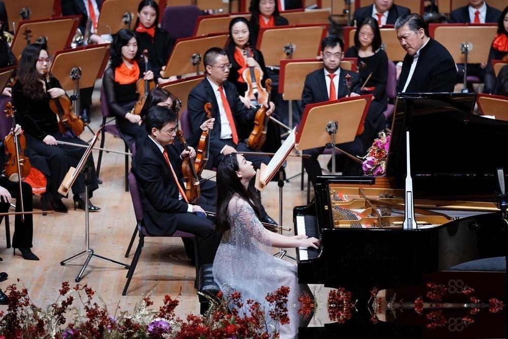 演唱会门票那么贵，抢不到好位置就算了，在手机上看个高清直播不也一样香吗？直到刷到