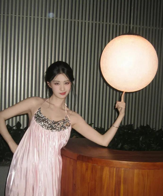 王楚然美拉德风热舞：颜值与才华的双重暴击！刷到#王楚然美拉德风热舞#的瞬间，我