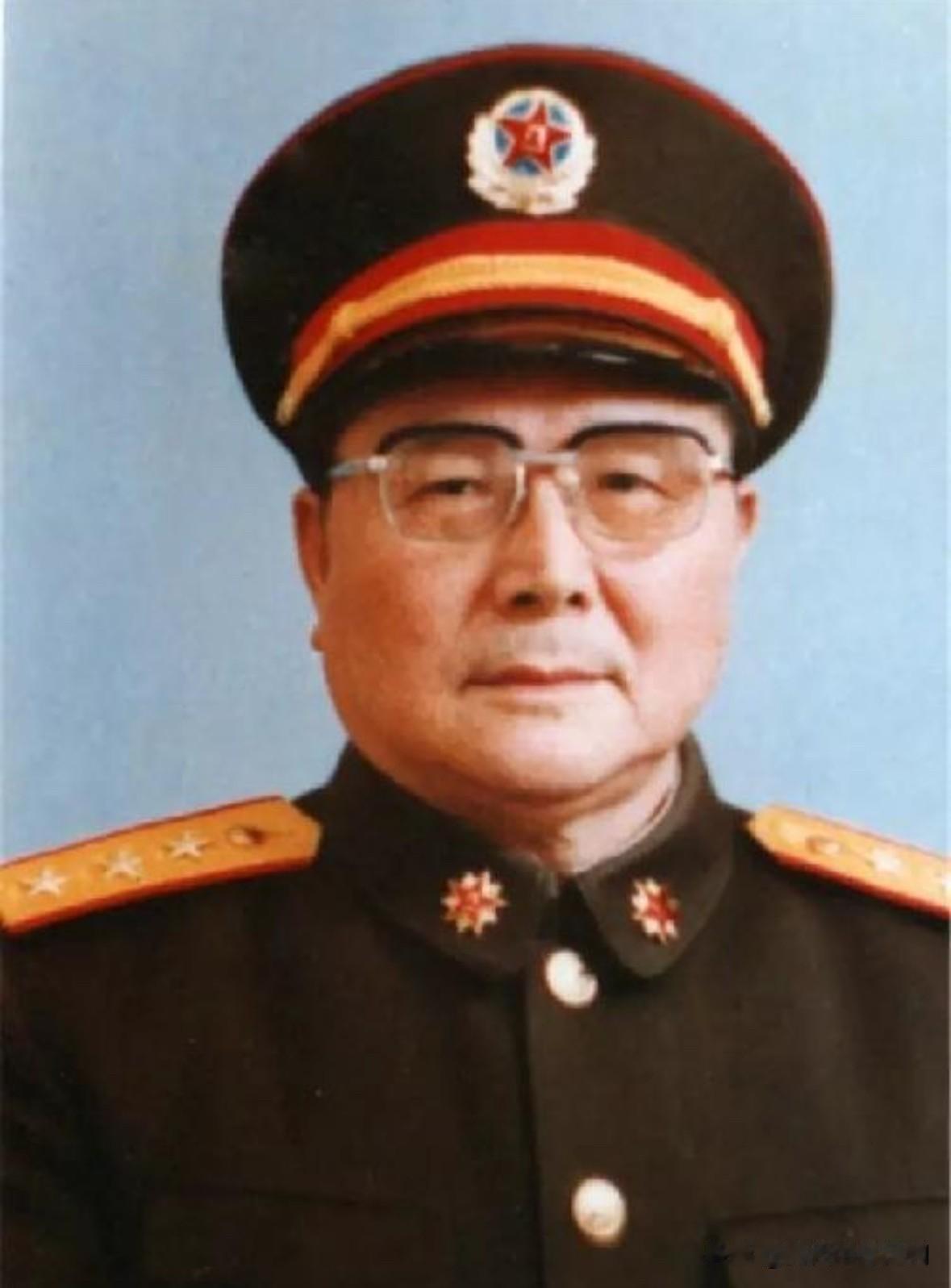 他是开国少将，1988年，首批晋升上将。39岁任解放军15军军长，少将军衔。45