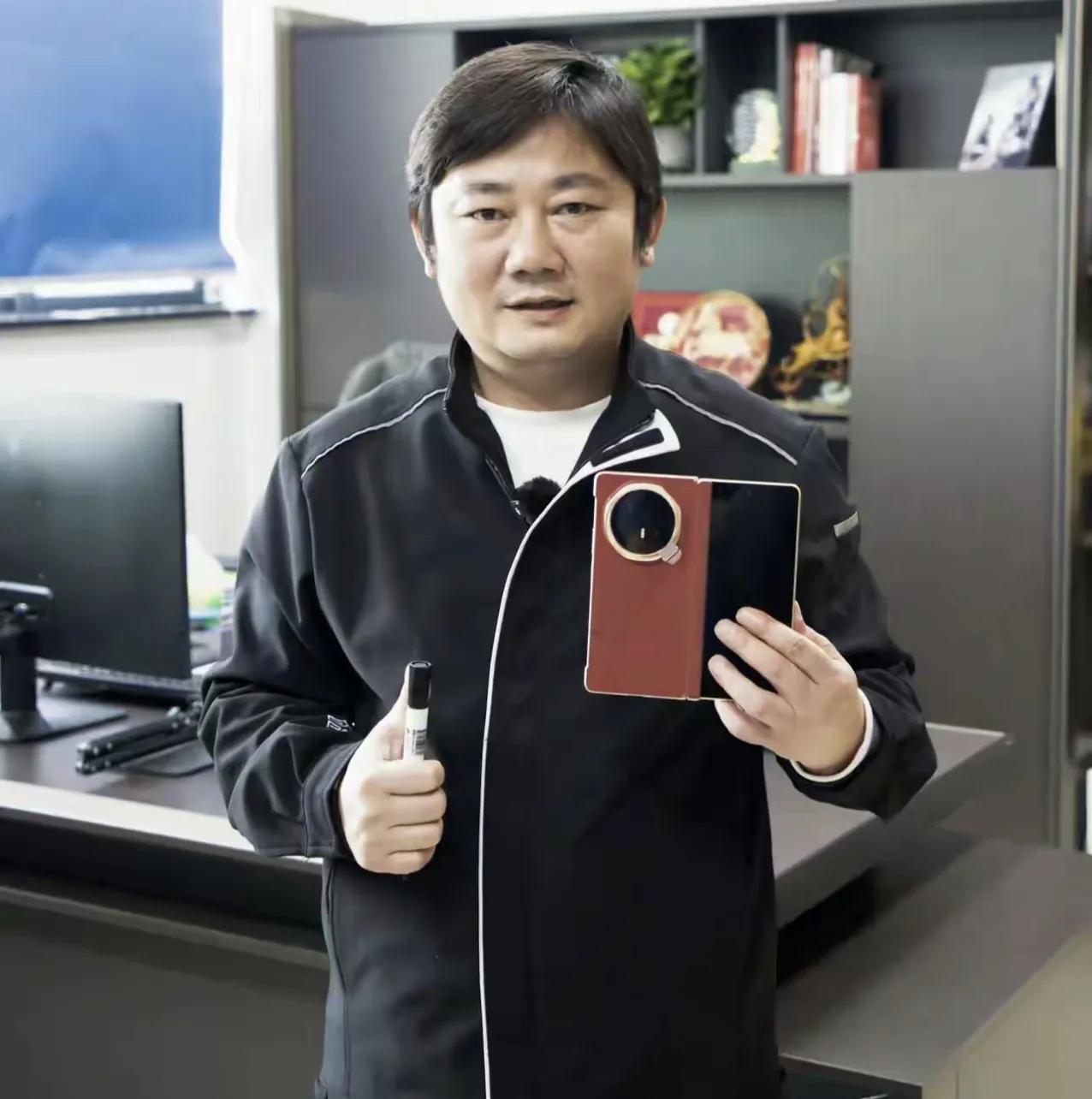 前有陈光标送劳斯莱斯，后有荣耀送手机，这一次张雪还会拒绝吗荣耀最近的一个举动