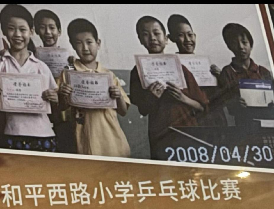 考古挖到宝！原来小莎莎从小就是奖状拿到手软的小冠军谁懂啊！刷到了好多孙颖莎