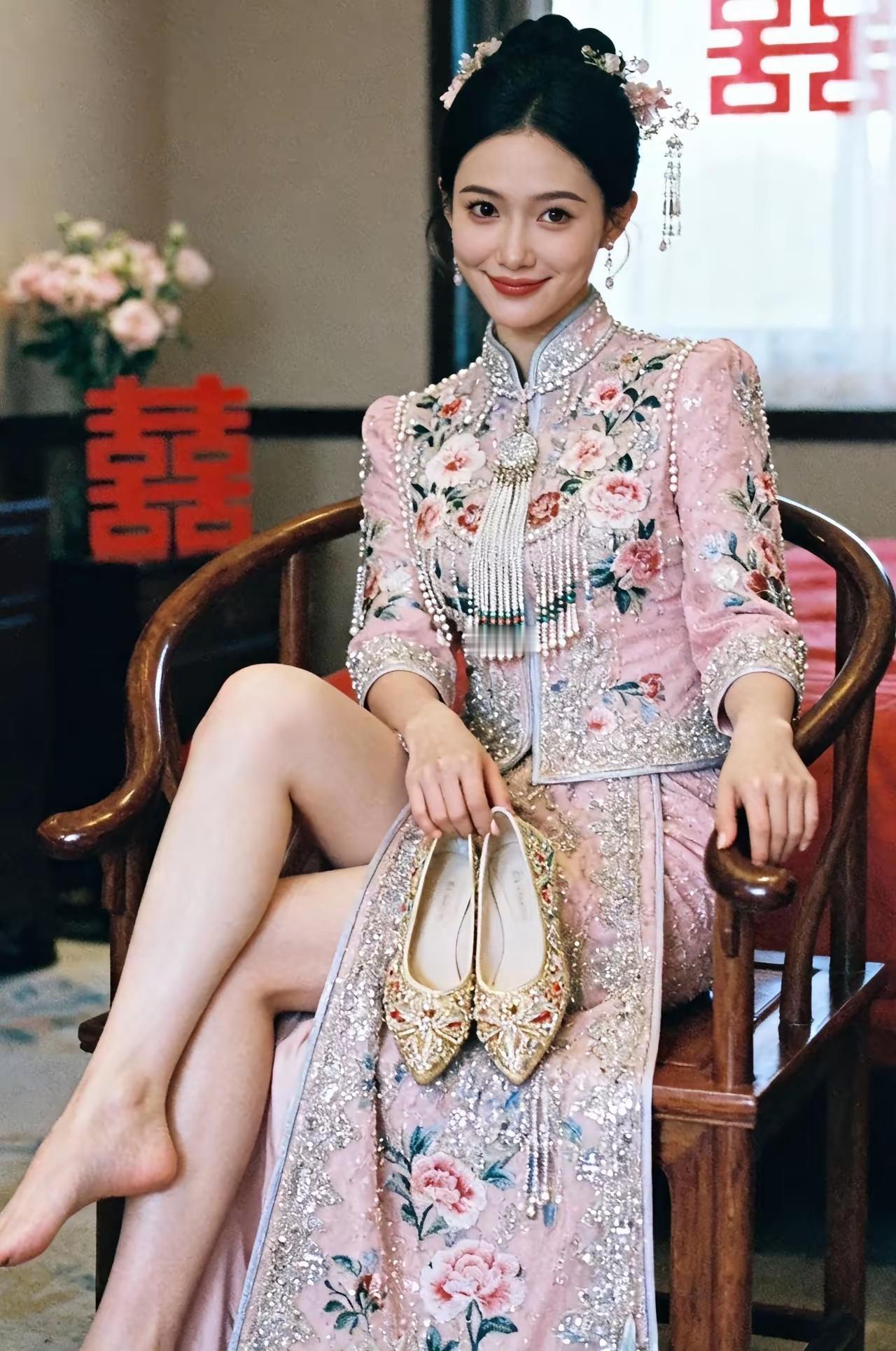 旗袍真的太能凸显东方美人的韵味了，穿上旗袍就是妥妥的古典美少女，复古又优雅。旗