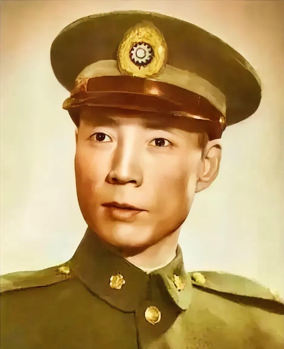 1948年8月，毛人凤得知亲信戚再玉、张亚民被抓后，打电话让淞沪警备司令部放人，