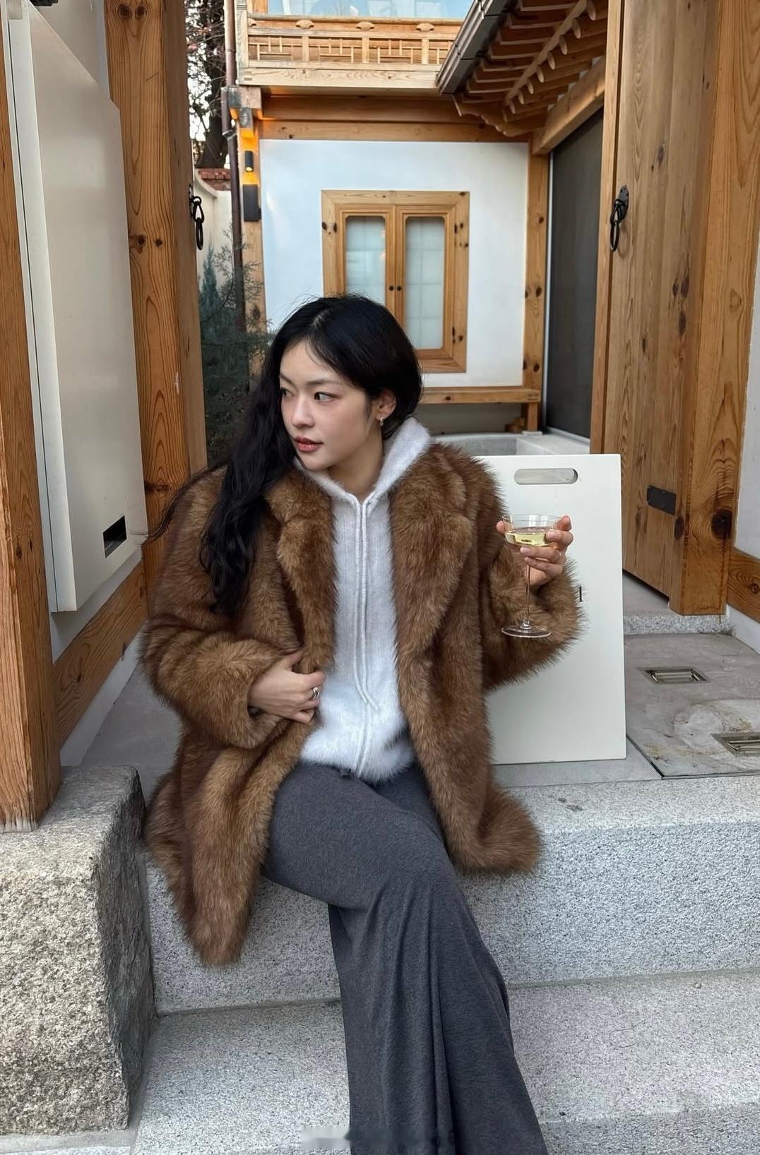 穿搭分享连续更新第2712天韩国时尚女生日常搭配周一来啦韩系穿搭超能新星汇新星