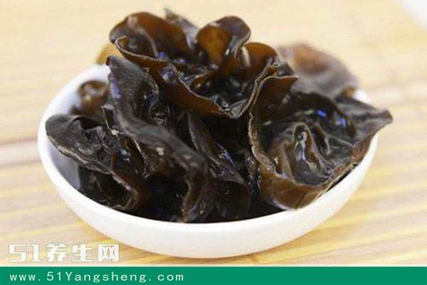 木耳和它一起炒着吃, 毒性堪比砒霜, 很多人还傻傻地在吃