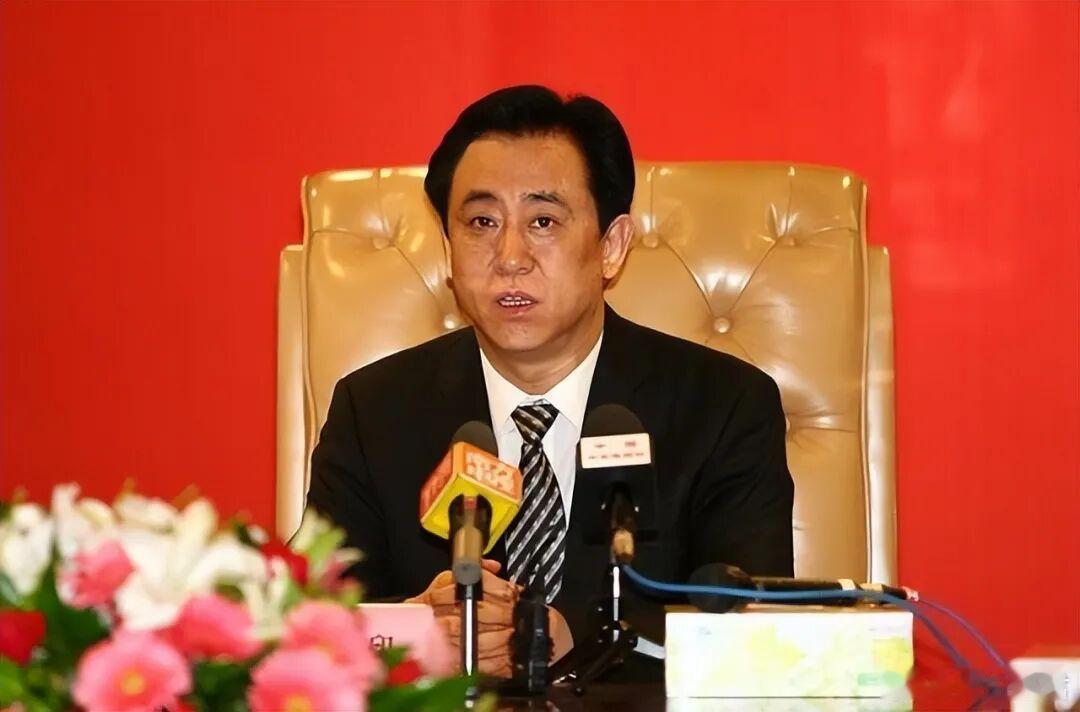 开始清算？逃到英国两年，许家印前妻再迎2大噩耗，儿子也遭牵连大伙可能还记得，20