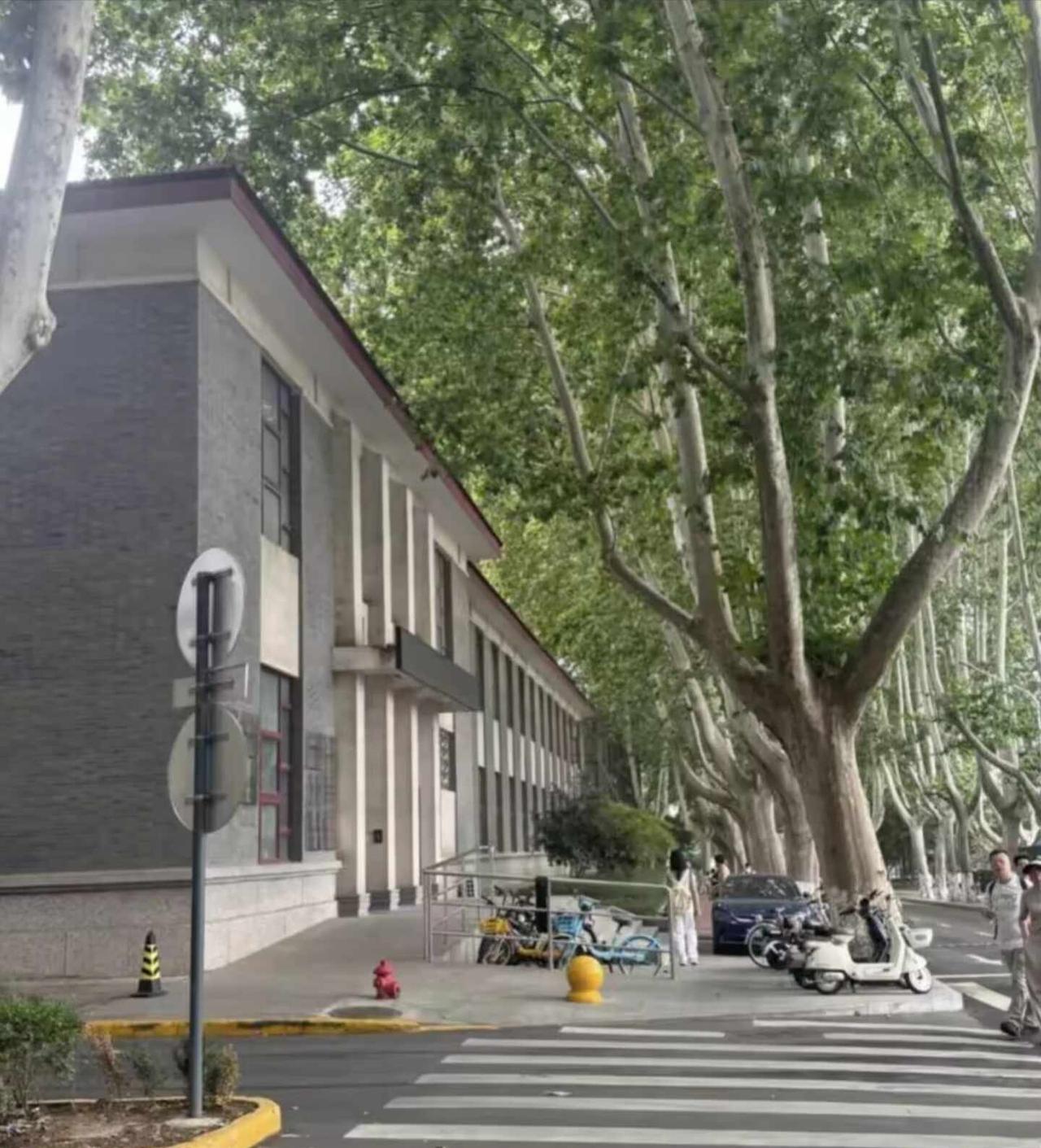 大家好，我是电气工程专业（电力系统及其自动化方向）博士，毕业多年始终深耕电力领域