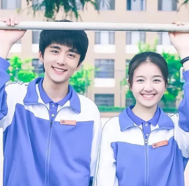 当“振华三部曲”才播几部，一半的男女主就“假戏真做”，观众的感受是：不管张新成和
