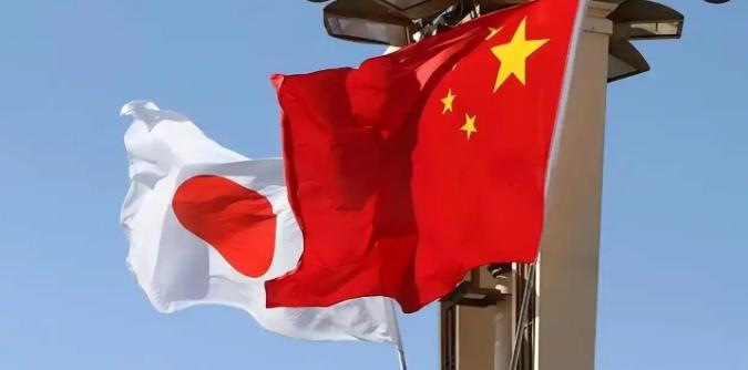 中日如果开战，千万不要盲目自信，不要以为咱们有航母大炮就可以高枕无忧了。日本国