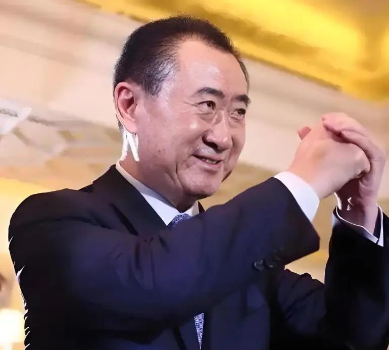 .很多人都没明白一个事，万达欠钱，不代表王健林欠钱，相反王健林还可能非常富有！
