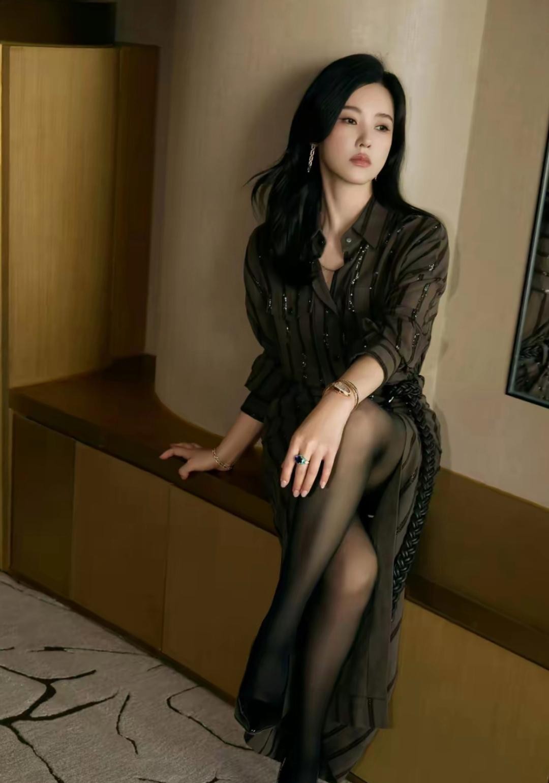杨子姗超薄黑色连脚丝袜