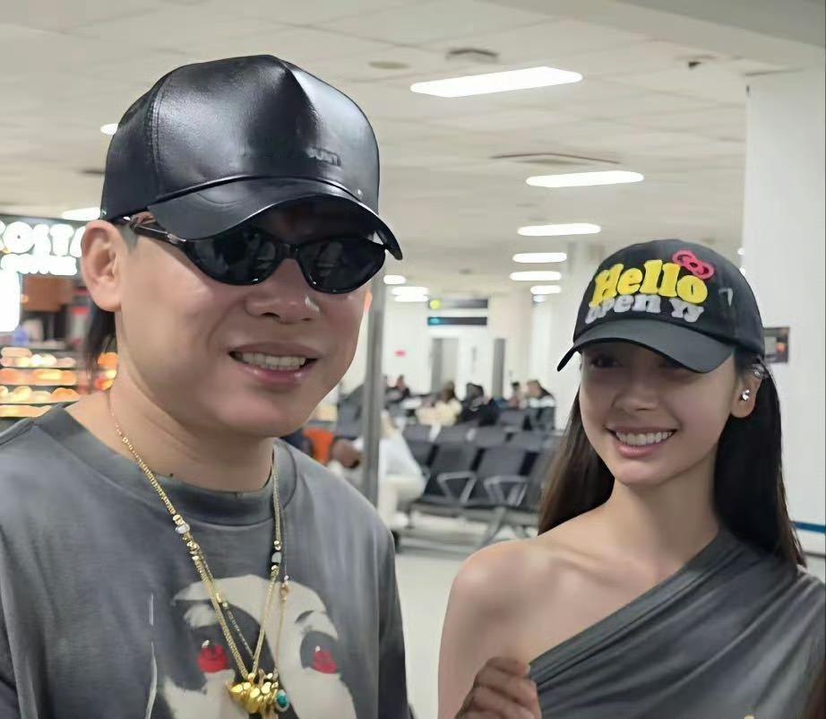 胡彦斌也没有那么丑吧？不至于都拿不出手。易梦玲都不敢承认和胡彦斌谈恋爱，还说