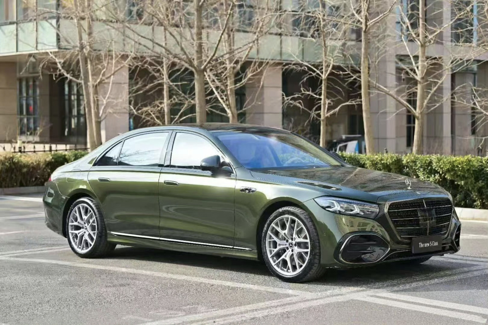 德国总理访华，体验了最新的奔驰S级轿车。