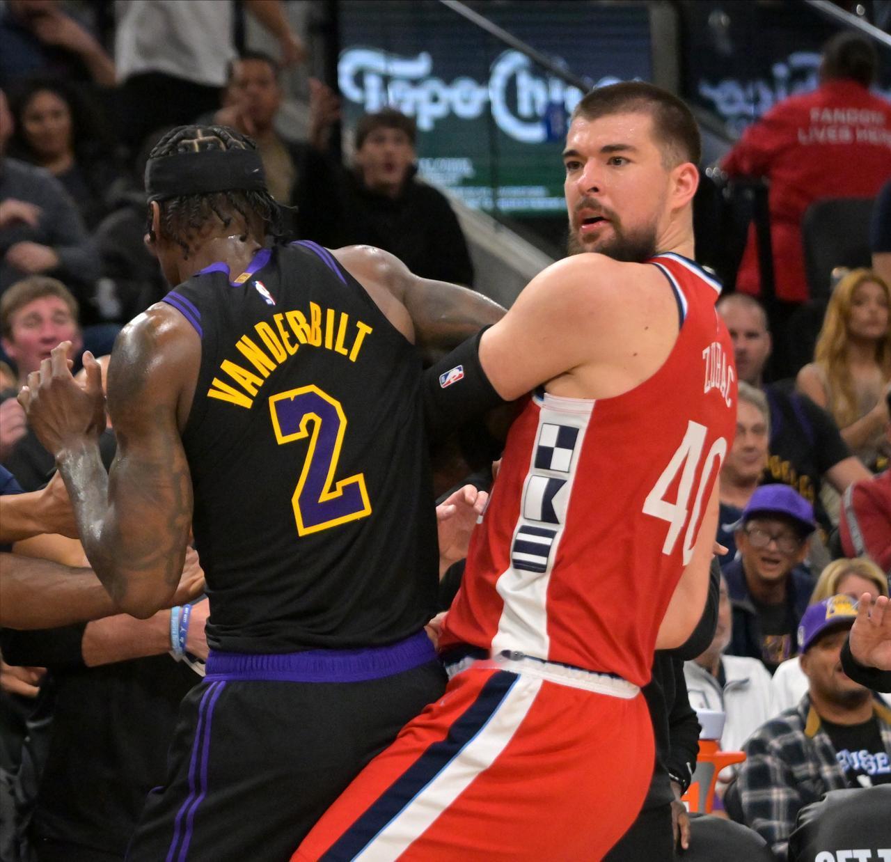 祖巴茨谈与范德彪冲突：“我只是在保护我的肩膀。对方拽了我的肩膀，我必须自我保护