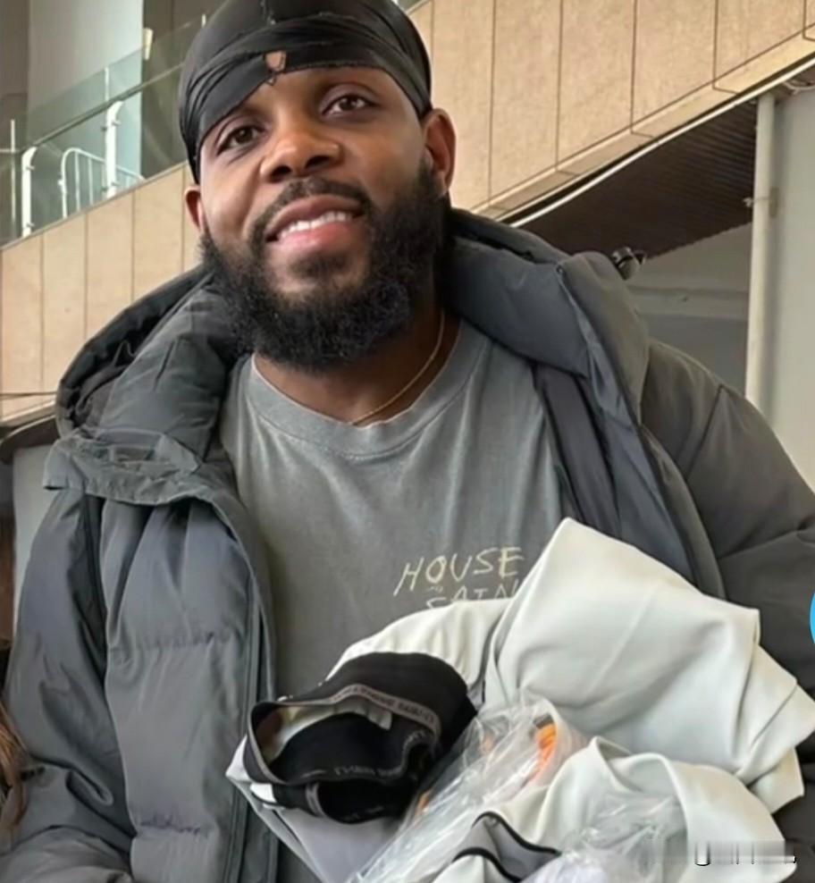 奈特试训完离队走了！昨天，山西绯闻外援奈特试训完后离队了。是试训不合格？还是什