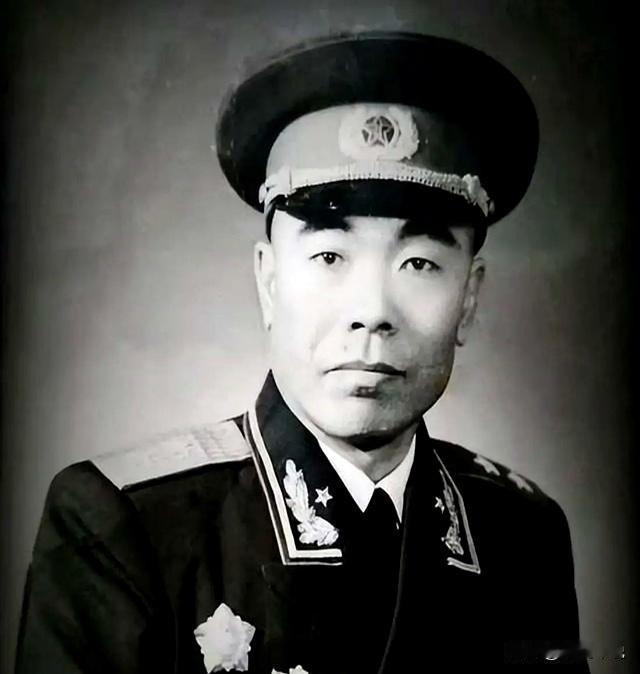 曾泽生拒炸大坝率部起义，蒋介石怒杀其全家，同乡仗义出手闯营救人阅读此文前，