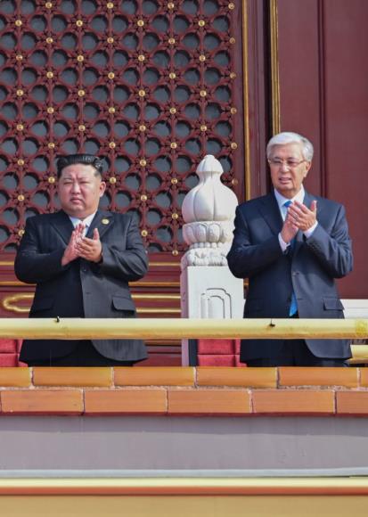联合早报今天（9月6日）发表评论说：“金正恩成大赢家。金正恩出席九三阅兵式产生的