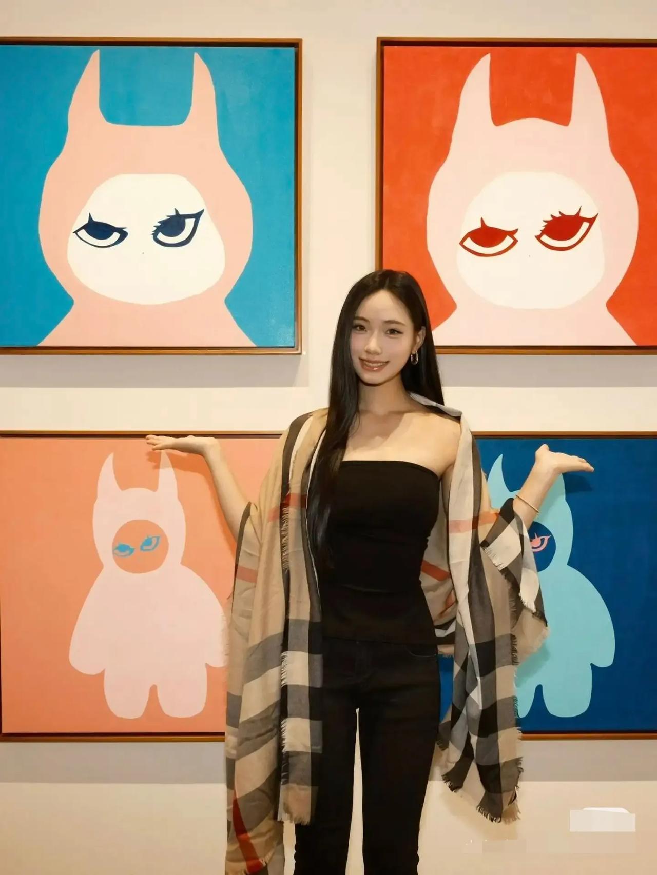 有点鉴画水平的都知道，小s女儿的画真的不怎么样。论画画功底，lily在我们这