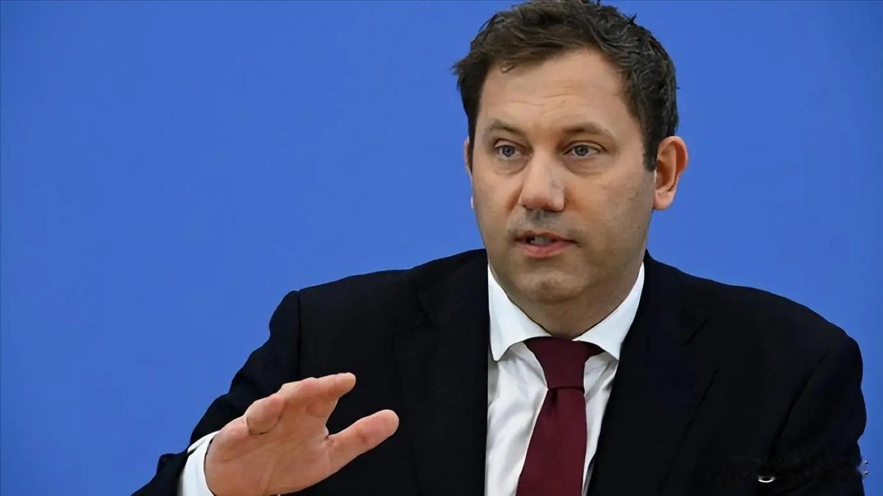 坐不住了！德国表态！来自德国之声20日报道，德国财政部长克林拜尔在德国议会上表