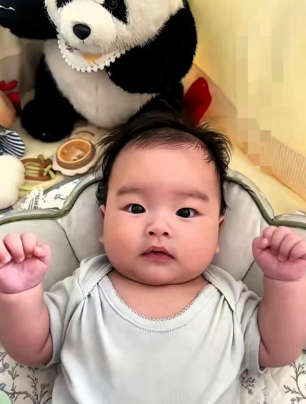 打破育儿常理！少陪伴的姐姐，竟是汪宝儿最偏爱之人育儿圈一直有个公认定律：陪