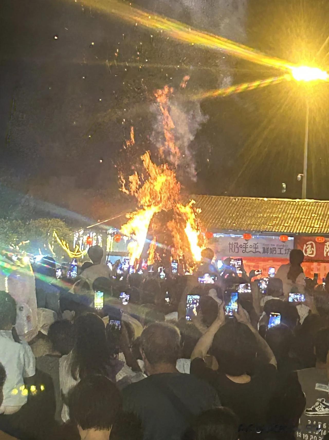 带着83岁妈妈在弥勒旅居，虽说是旅居，也想带着她在周边城市走走，多看看不一样的风