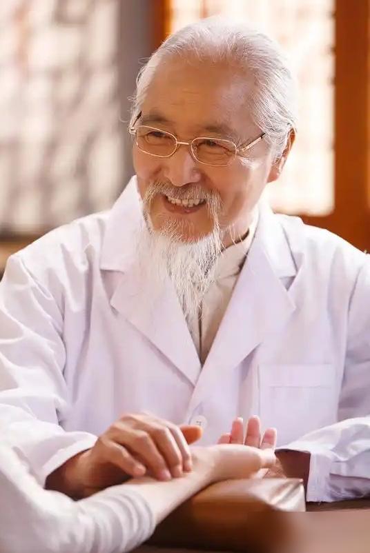 一位老中医说得很实在：“你跑步锻炼再多，三餐吃得再贵、睡眠睡得再好，都不如不生气