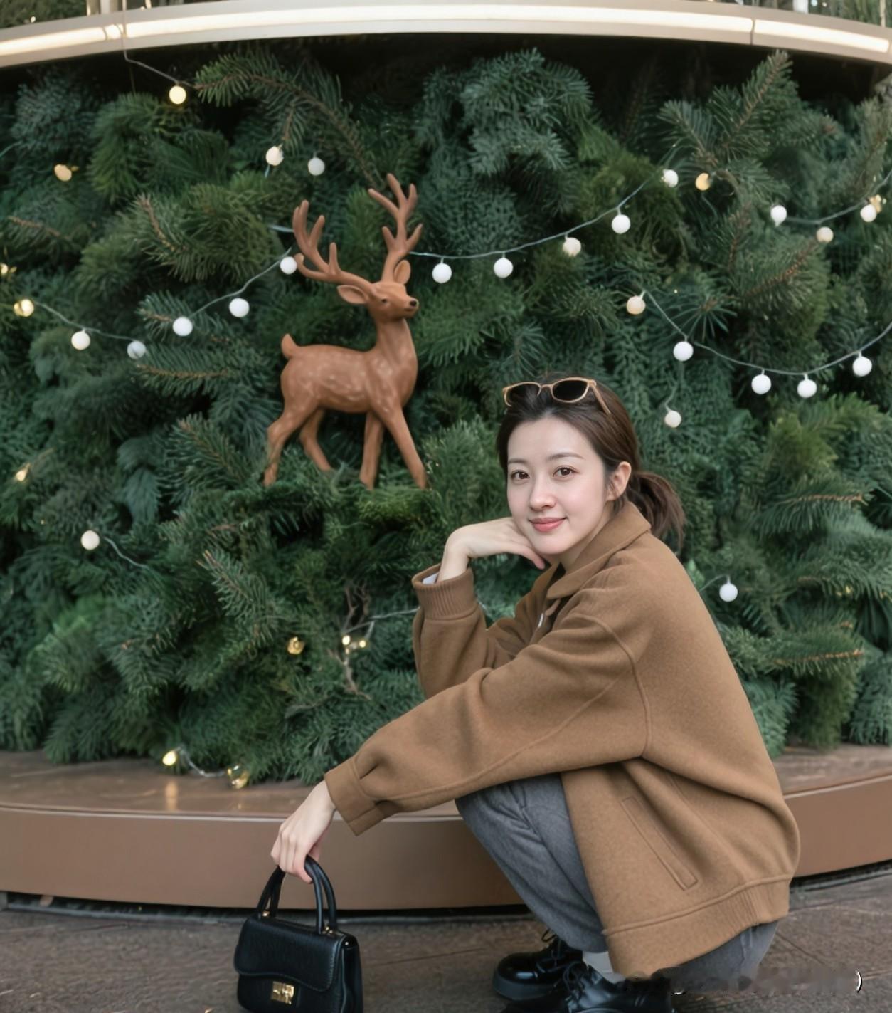 那天遇见你，世界仿佛瞬间亮了。从此，心里满满都是你的身影。漫漫人生路，