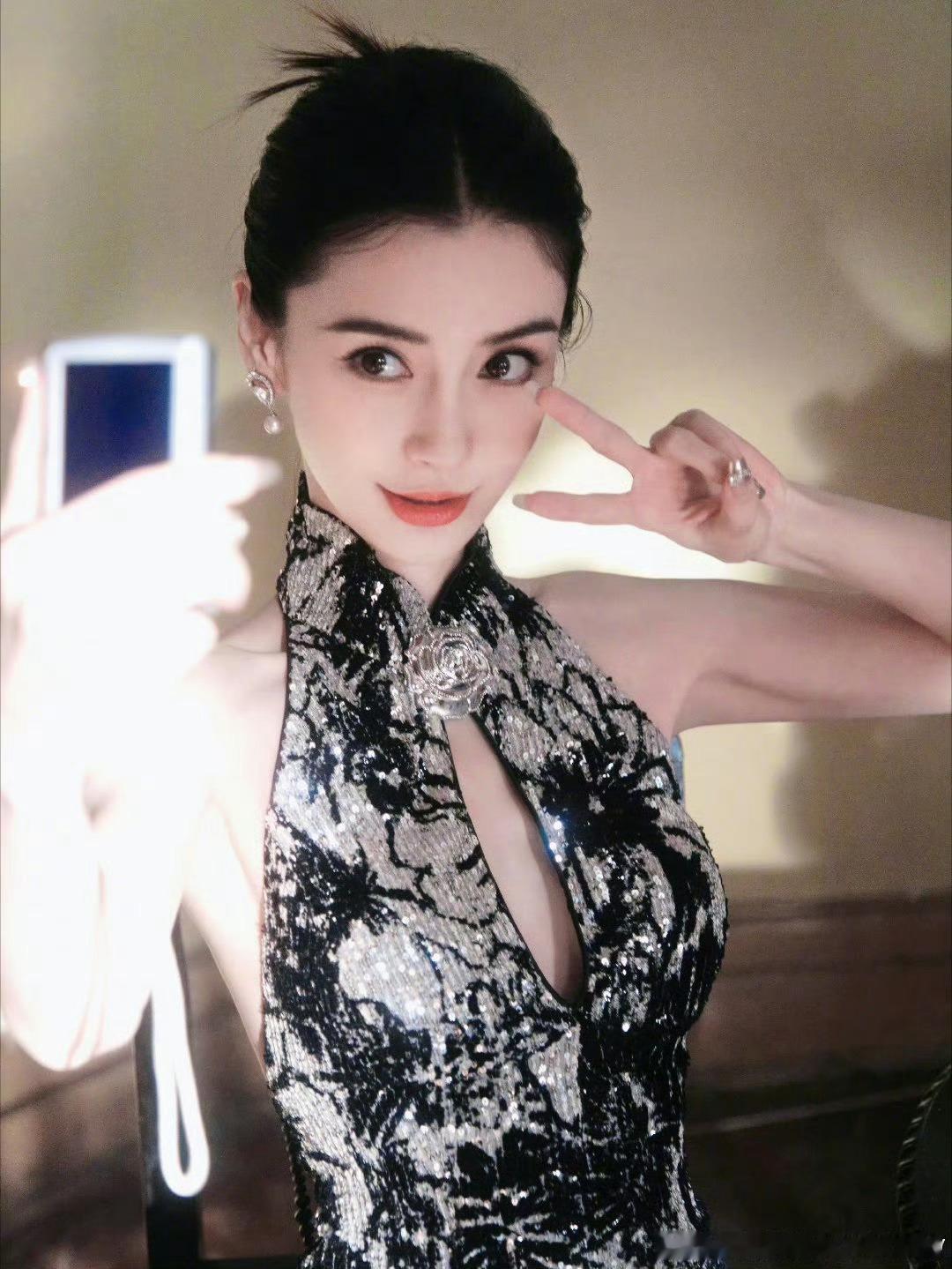 angelababy纽芝兰代言人angelababy杨颖拍照永远都是✌🏻✌?