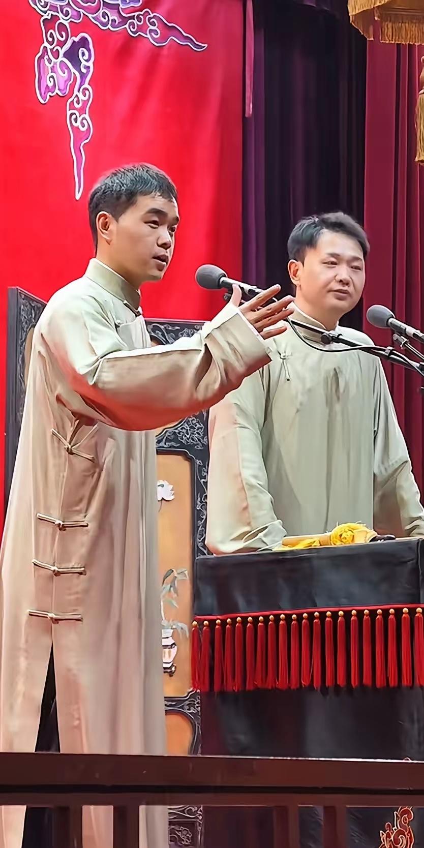 近日，德云社相声演员尚筱菊在天津演出的时候遇舞台事故，通过账号视频能看出现场有一