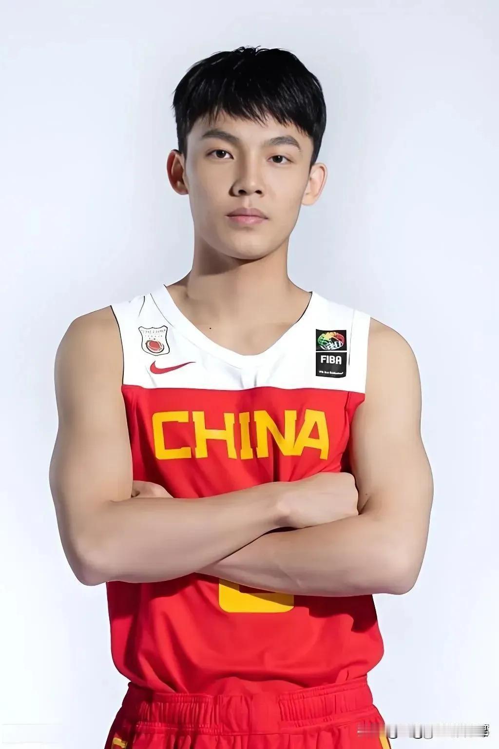 赵睿替换高诗岩！徐杰替换王岚嵚！说实话，中国男篮想客场击败韩国男篮，只需