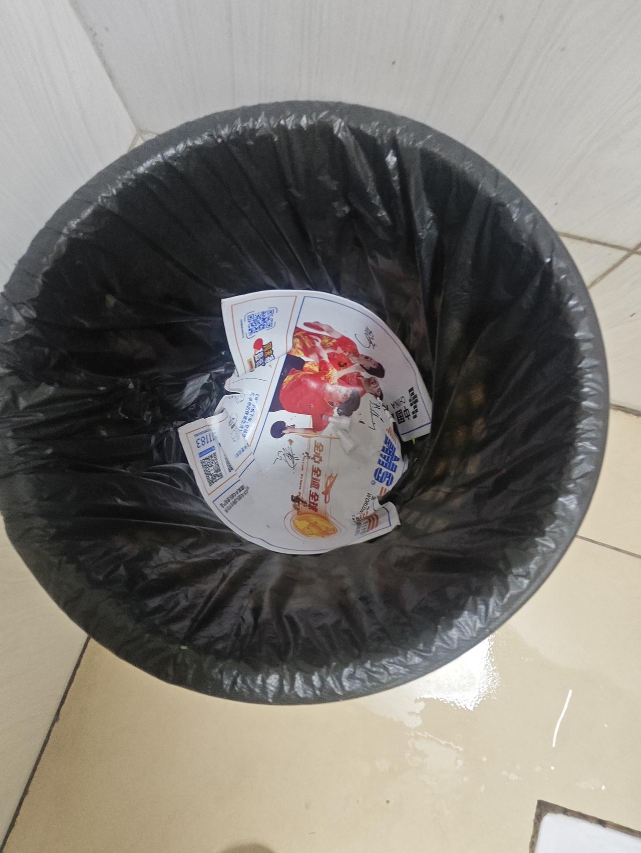 公共卫生间看到这个，真的是绝了[捂脸哭][捂脸哭][捂脸哭][捂脸哭][捂脸哭][捂脸哭][