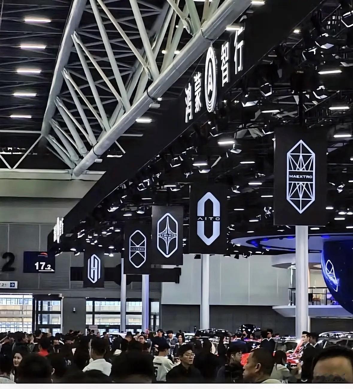 广州车展上，鸿蒙智行又一次“五界”齐聚了，这才短短三年左右的时间，华为又一次完成