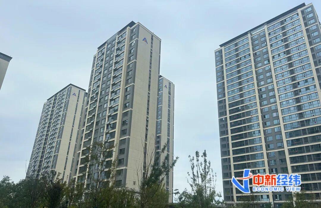 风向突变，热度飙升！2026年10月5日，中新经纬实地探访河南新乡楼盘，房贷贴