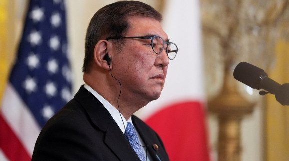 日本媒体报道，日欧领导人会晤将会签署联合声明，该草案里说，“面对美国的关税政策和