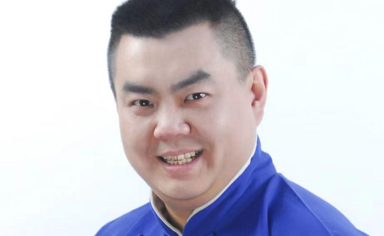 相声名家张博鑫说：相声不是要饭的艺术，相声讲究的是说学逗唱，它不是耍贱卖萌，不是