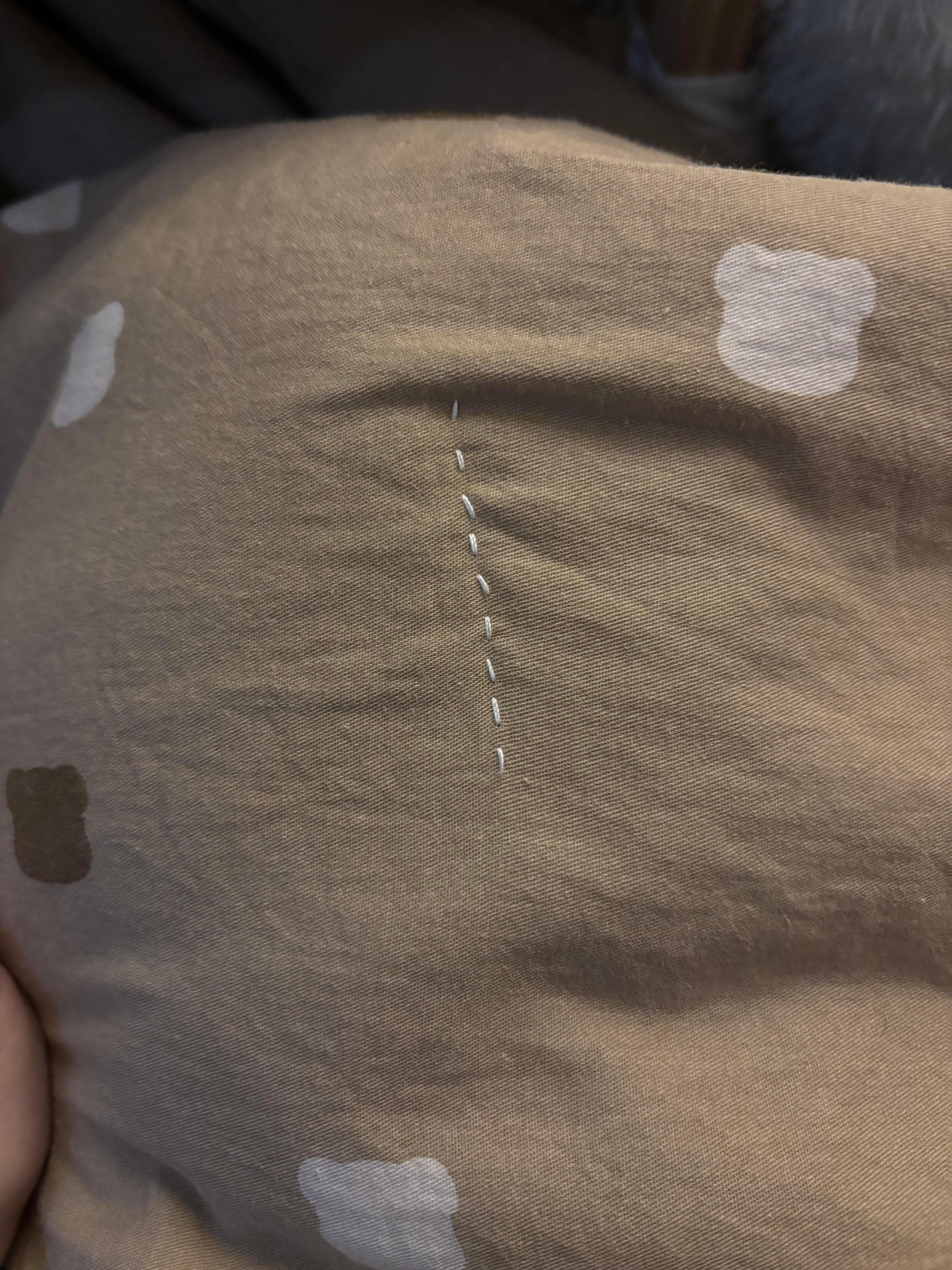 妈妈在我的被子上缝了一道线