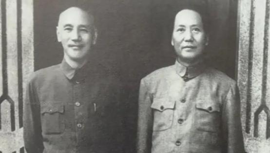 1945年，重庆谈判时，蒋介石突然放走了毛泽东，众人问起原因，他大言不惭地表示我