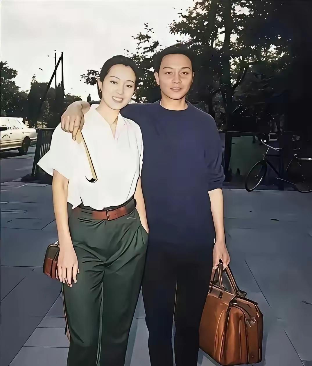 巩俐真靓丽，男士有气质。人间真眷侣，谈财无意义。