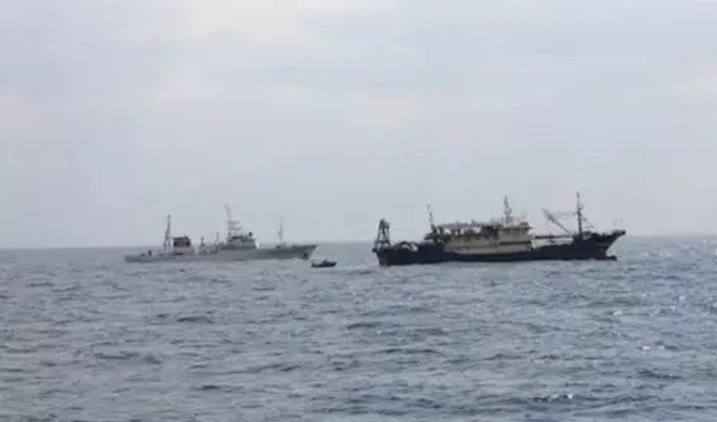 中国渔船被扣后，外交部回应了：意思很简单。 2月12日，日本水产厅在长崎县五